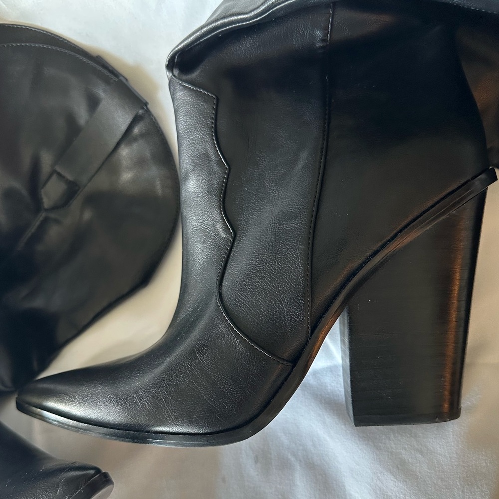 Beautiful pointed toe  knee high boots